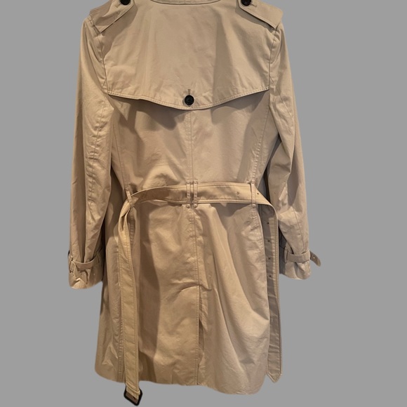 BURBERRY TAN MID-LENGTH TRENCH COAT - Picture 3 of 11